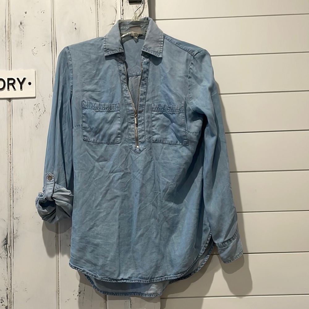 Buttery soft NY & CO Jean blouse